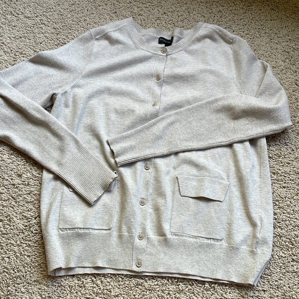 Banana Republic button down grey cardigan sweater size L 🌼